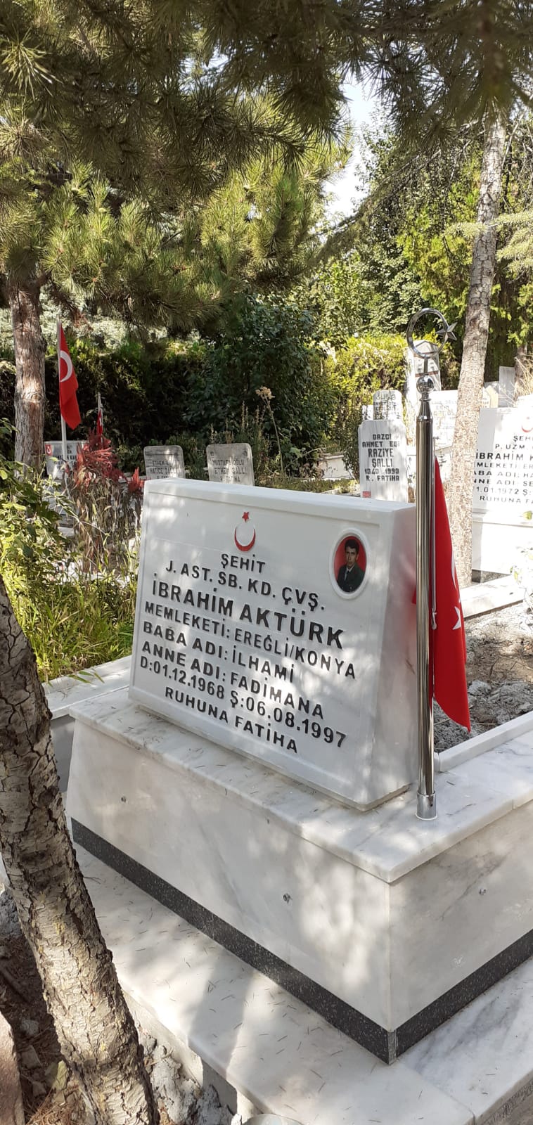 Krom Görünümlü Şehitlik Bayrak Direği