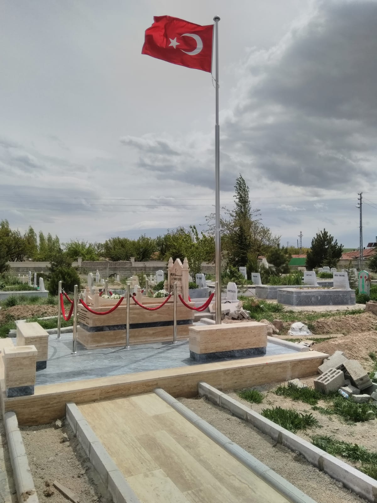 Şehitlik Alanı Yüksek Bayrak Direği
