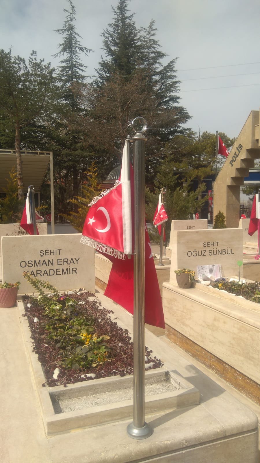 Mezarlık Bayrak Direği Uygulaması